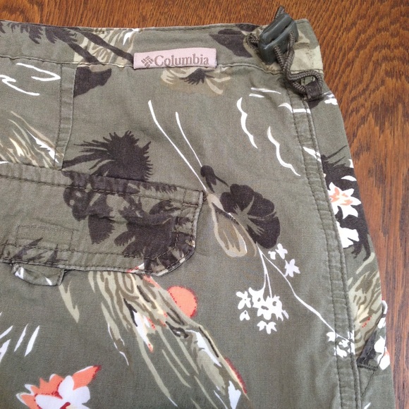 Columbia Women Miniskirt floral-cargo. Palm trees/flowers. Drawstring toggle. MP - Picture 2 of 6